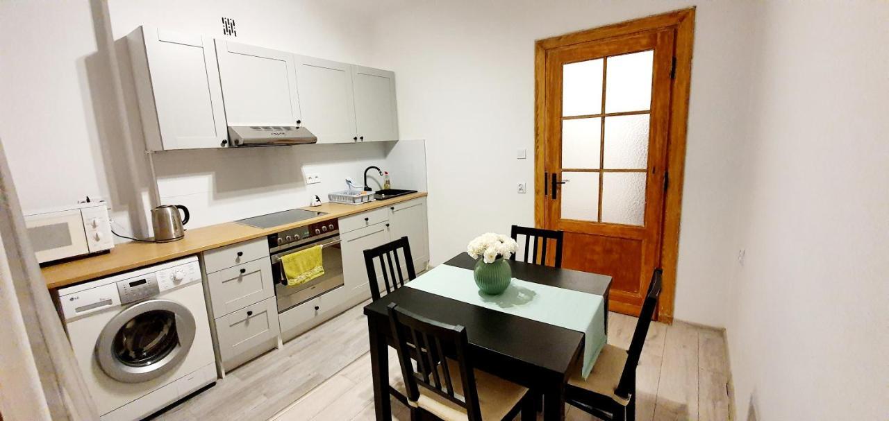 Separated Kitchen, Fast Internet Aleja 3 Maja 2M80 Варшава Екстериор снимка