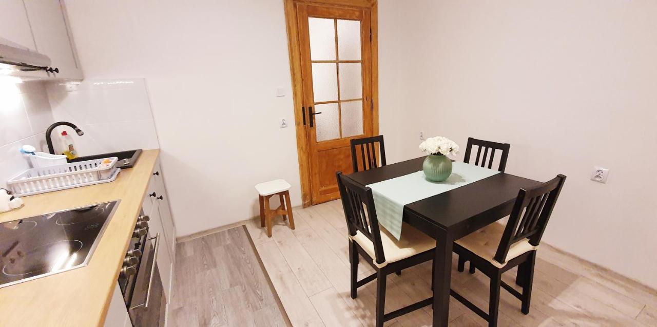 Separated Kitchen, Fast Internet Aleja 3 Maja 2M80 Варшава Екстериор снимка